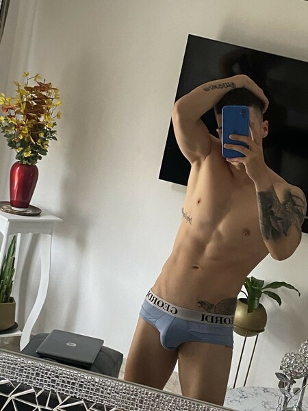 Performer KristoffAngel Photo 2