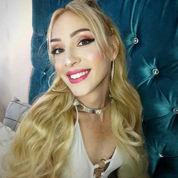 Performer elenaevans18 Photo 4