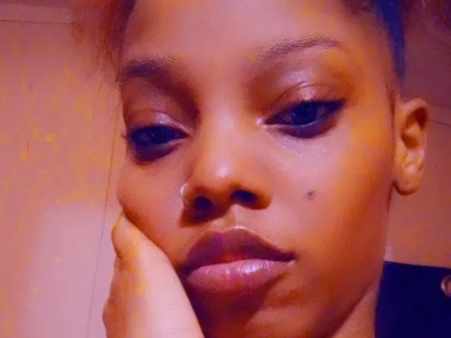 Image de profil du modèle de webcam RiahWiley