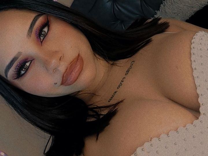 lovexsofy profilbild på webbkameramodell