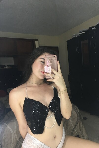 Performer EmmaPetite19 Photo 2