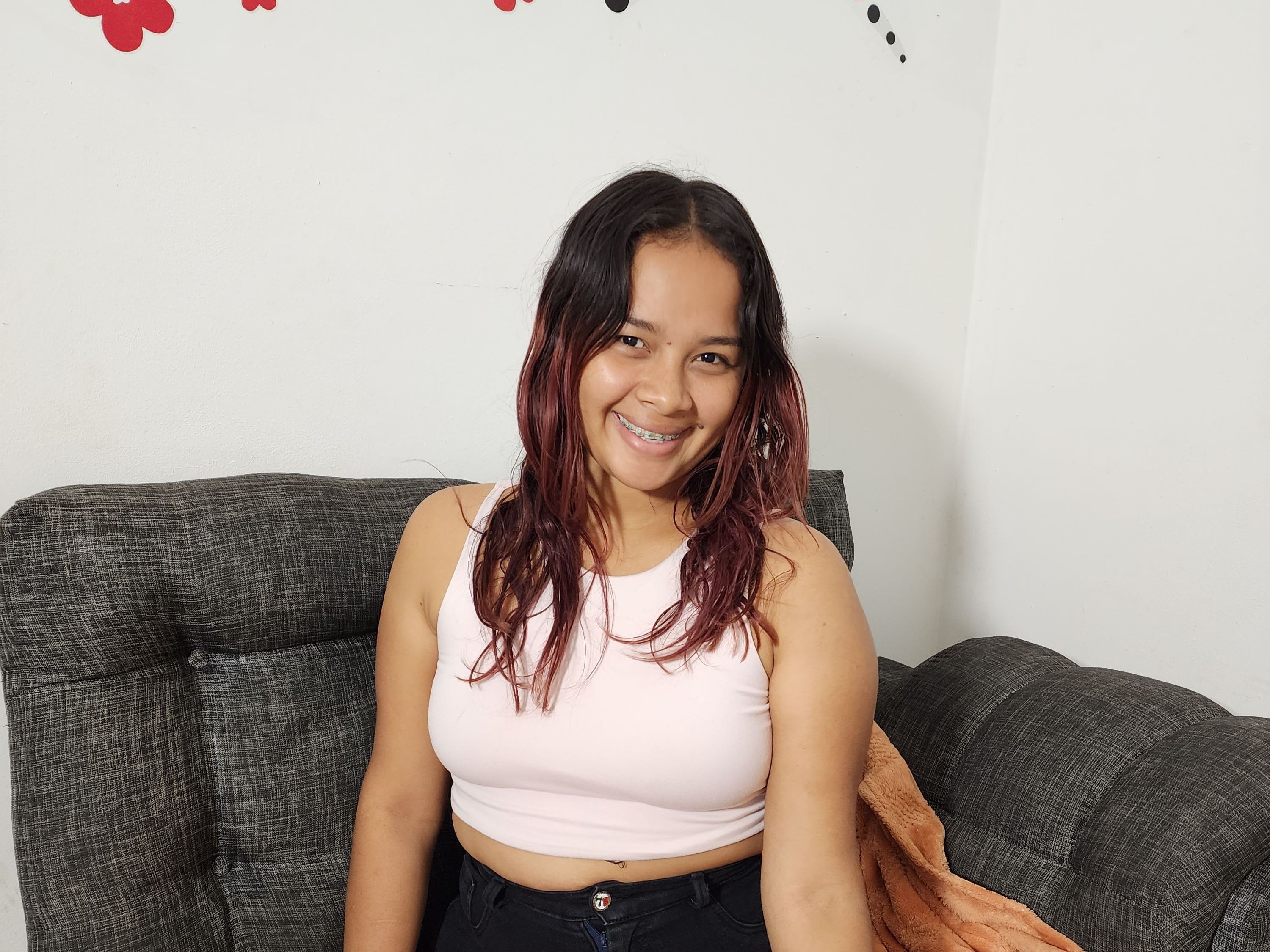 Image de profil du modèle de webcam girlyemo23