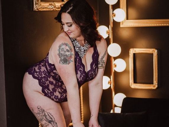 KikiPeterson cam model profile picture