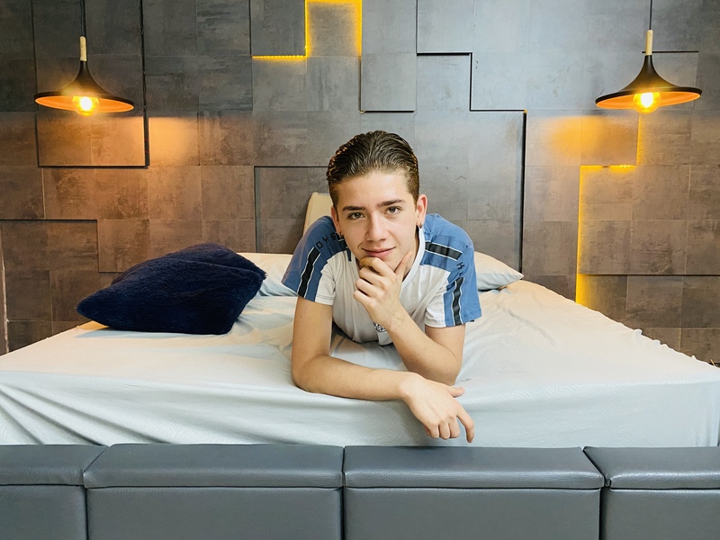 Performer JustinMitchell Photo 4