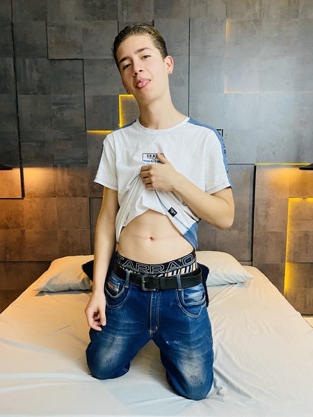 Performer JustinMitchell Photo 8