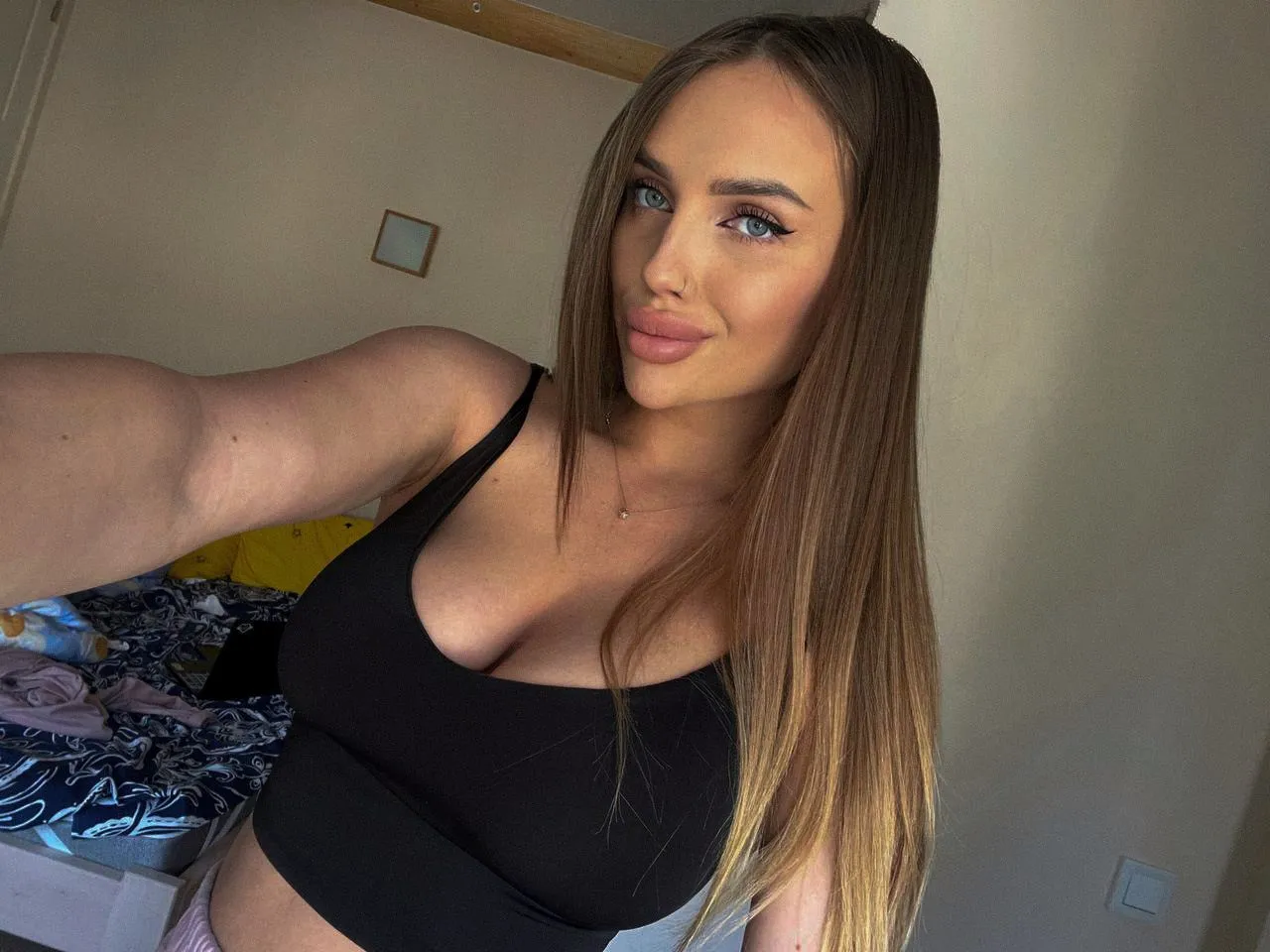 Imagen de perfil de modelo de cámara web de Julianka