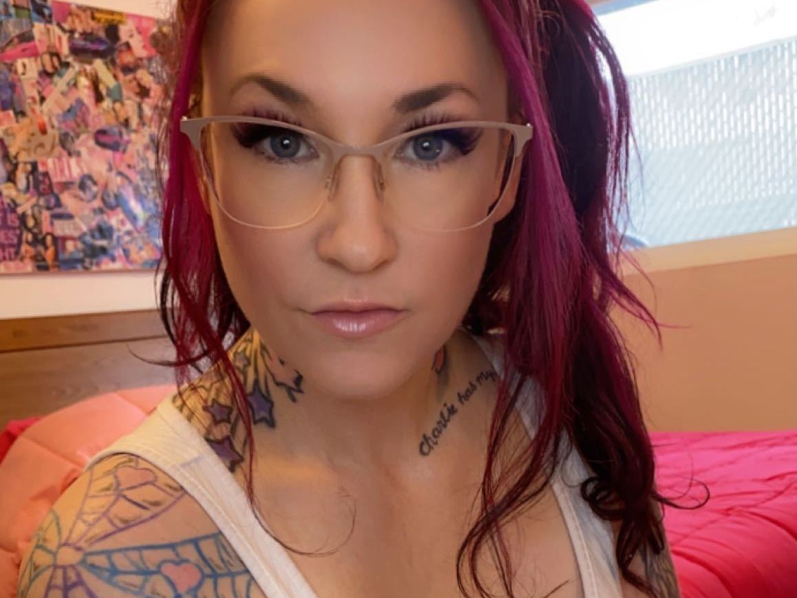 DaniellaPink profilbild på webbkameramodell