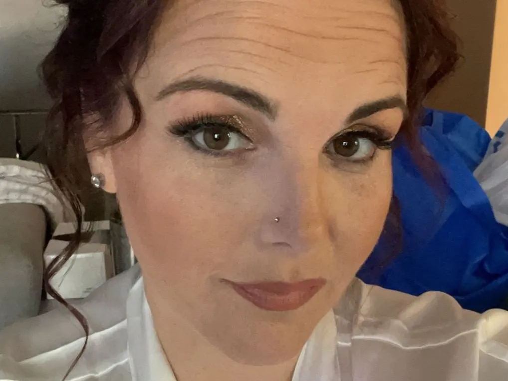 CrimsonRose131 cam model profile picture