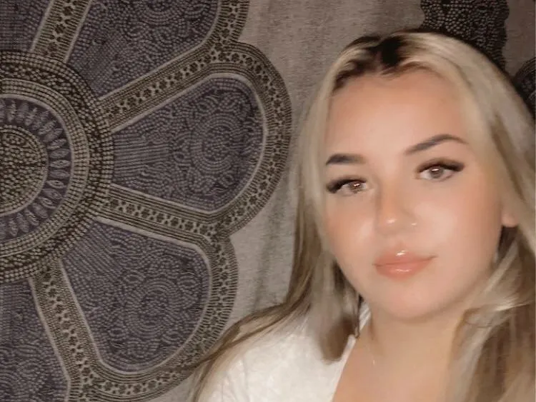 Image de profil du modèle de webcam Alice2298