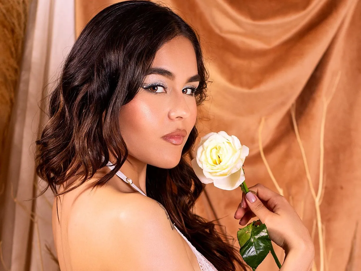 IsaHenao cam model profile picture