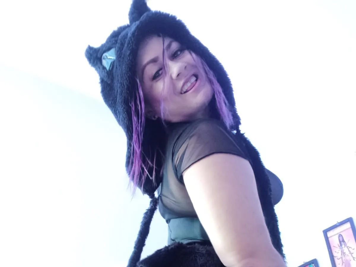 Image de profil du modèle de webcam AliceFoxMilf