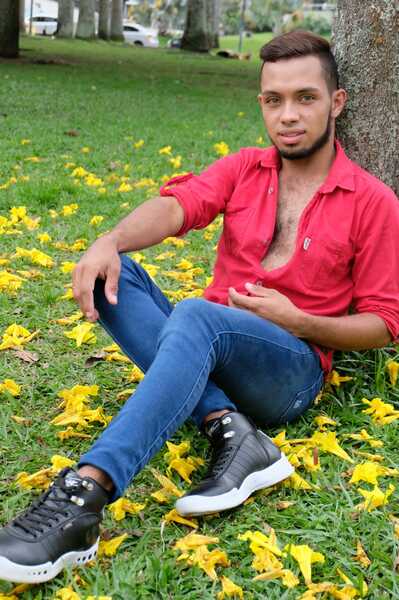 Performer ErickL Photo 2