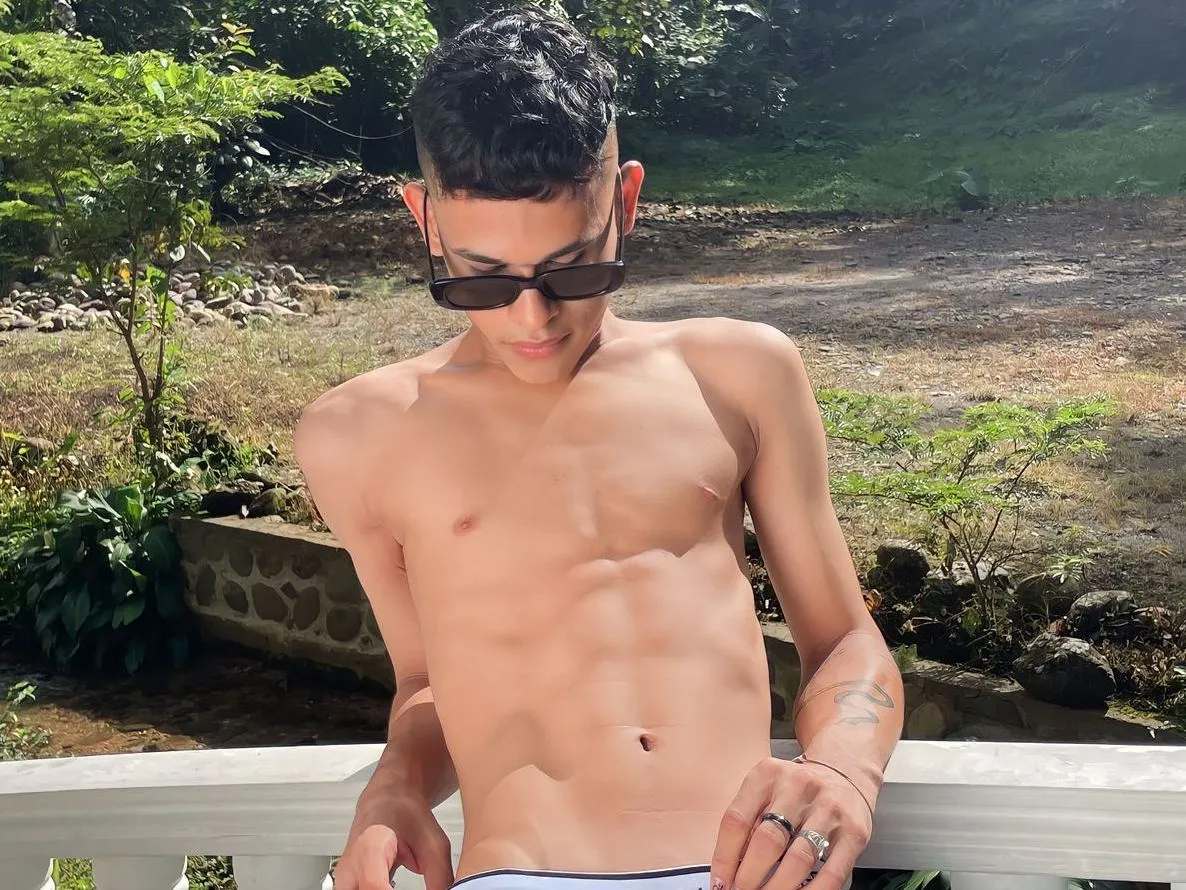 Snakehot18 profilbild på webbkameramodell