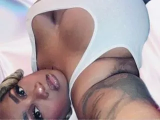 Foto de perfil de modelo de webcam de Tiva