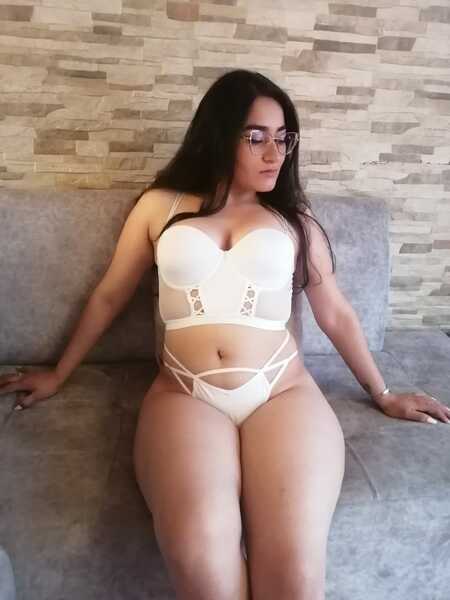 Performer MeganGiraldo Photo 2