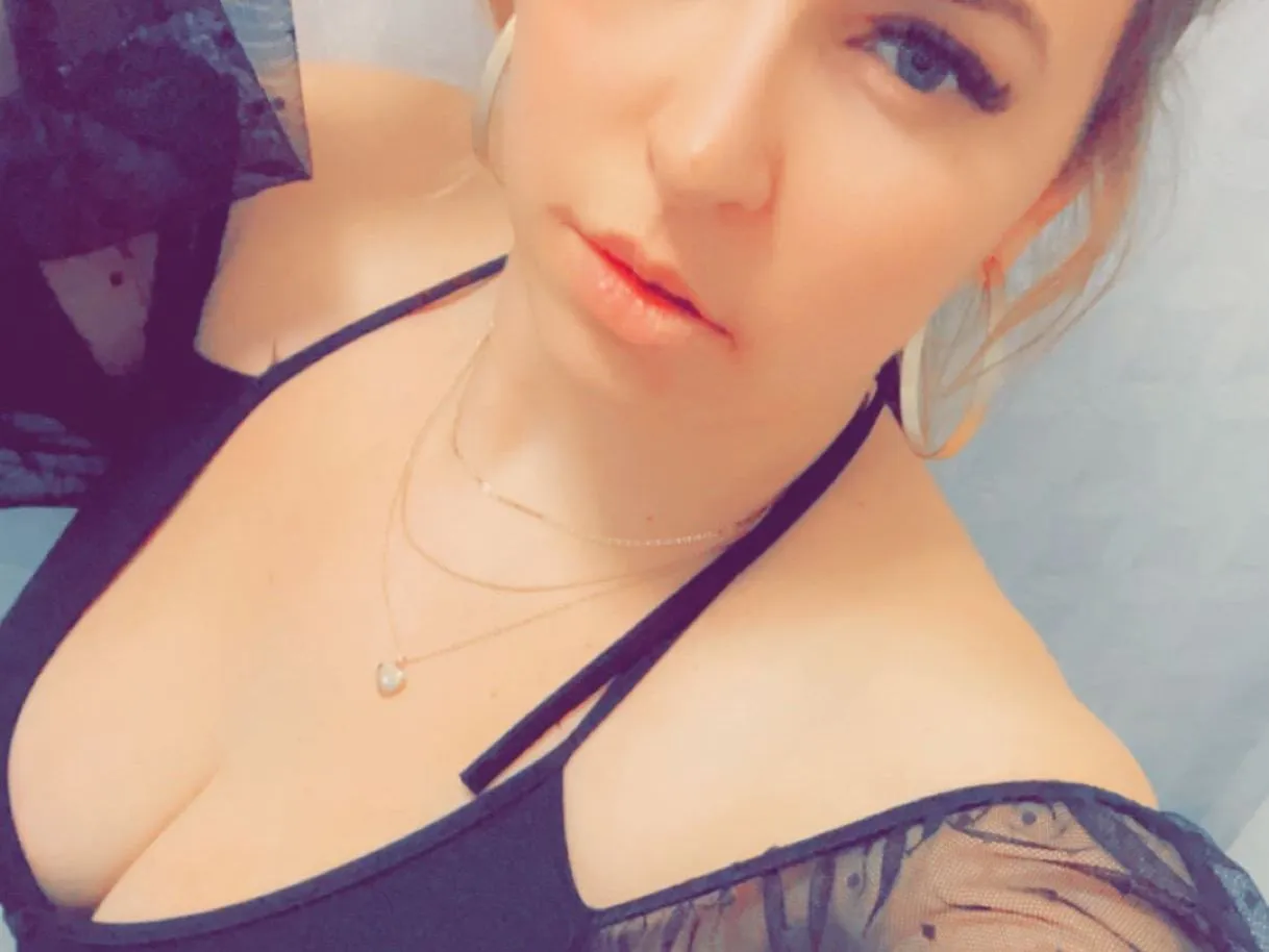 Imagen de perfil de modelo de cámara web de MelissaKiss23