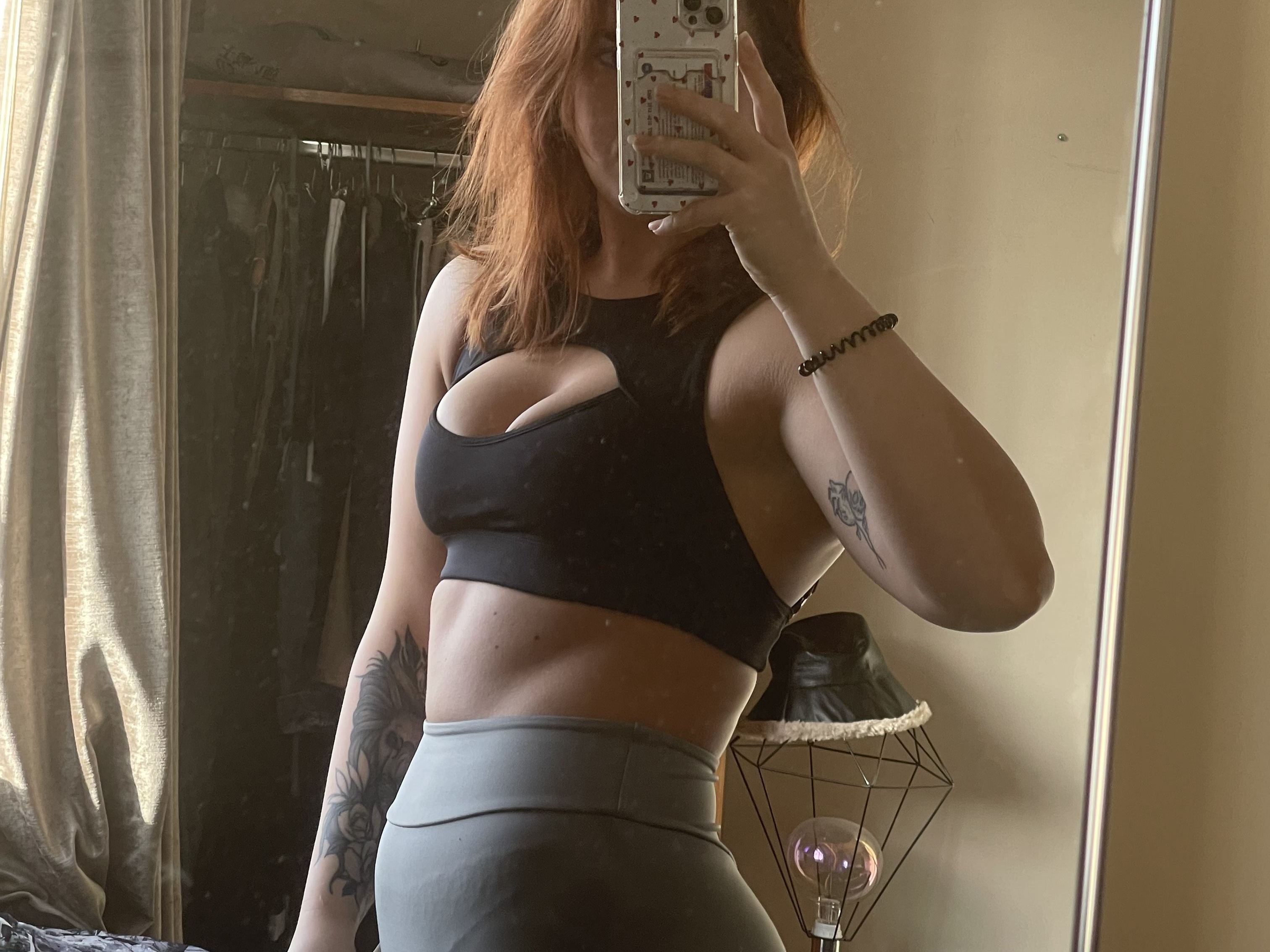 Imagen de perfil de modelo de cámara web de ScarlettesWebUK