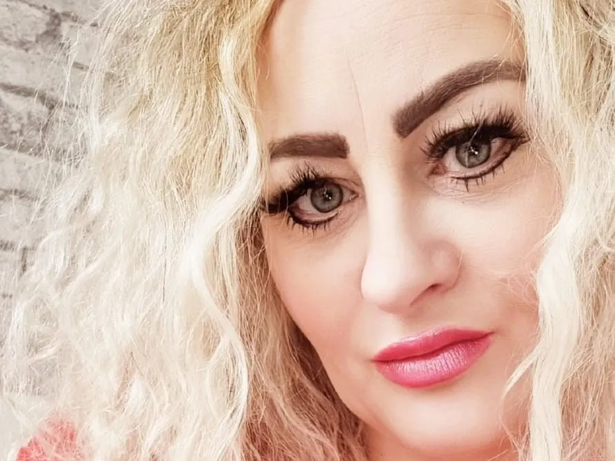 TrixyLipsyUK profielfoto van cam model