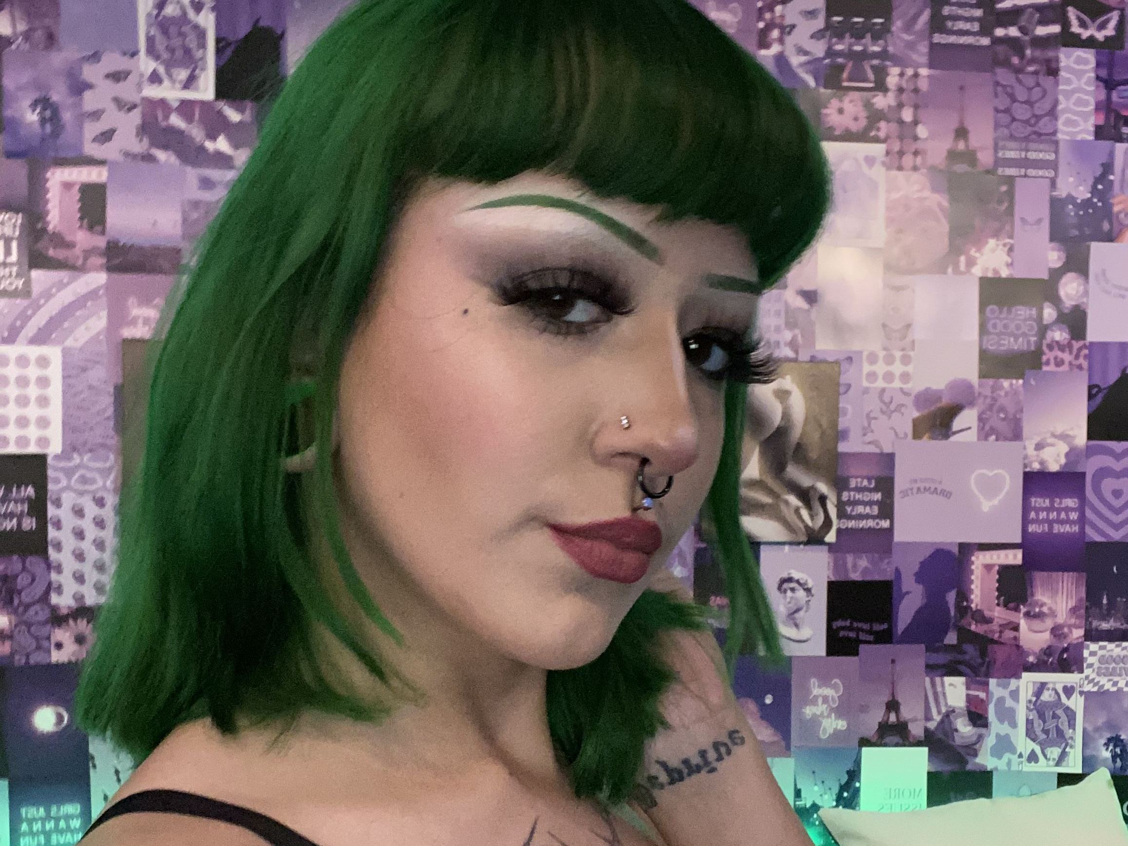 Image de profil du modèle de webcam RainaBlack