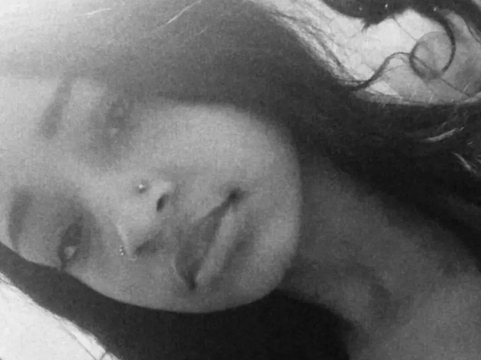 Image de profil du modèle de webcam Ahryanyvonne