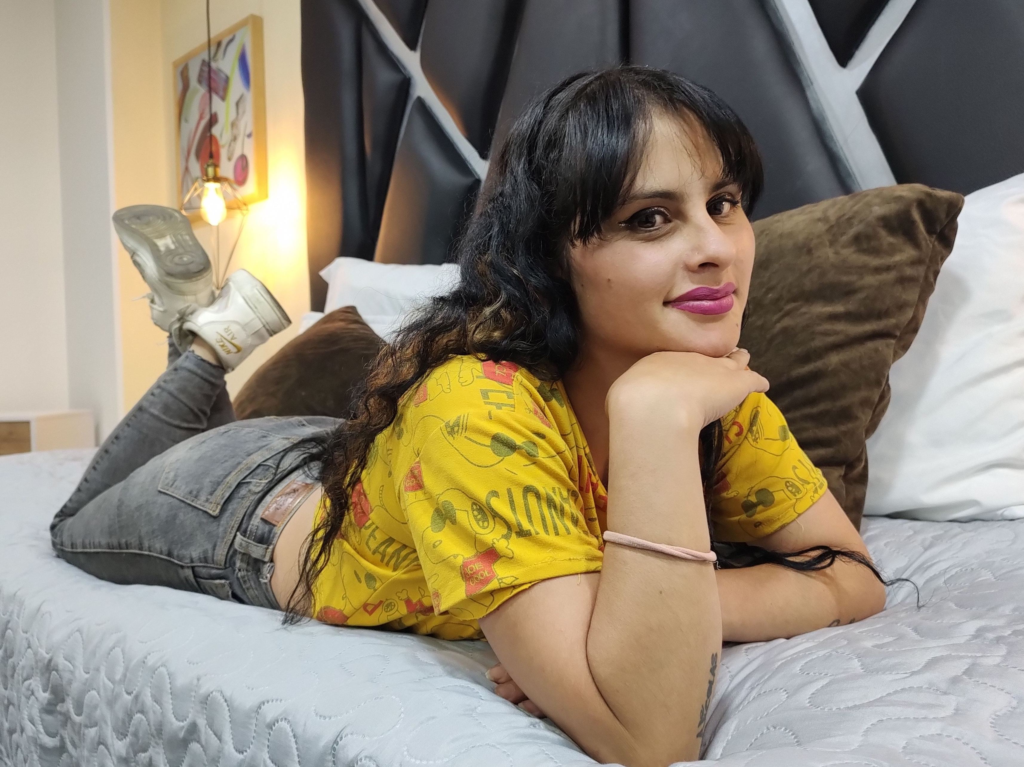 Image de profil du modèle de webcam DivannaPetit