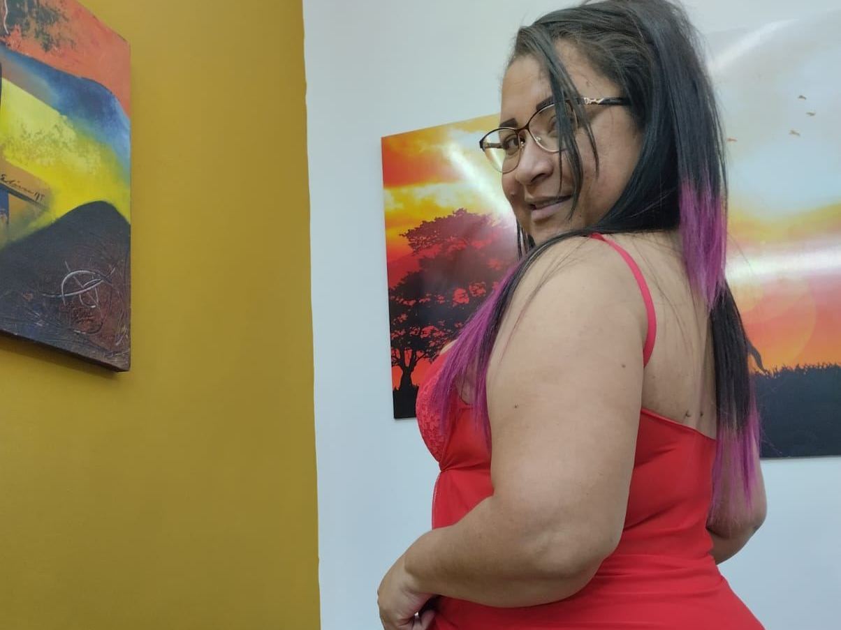 corinnahall immagine del profilo del modello di cam