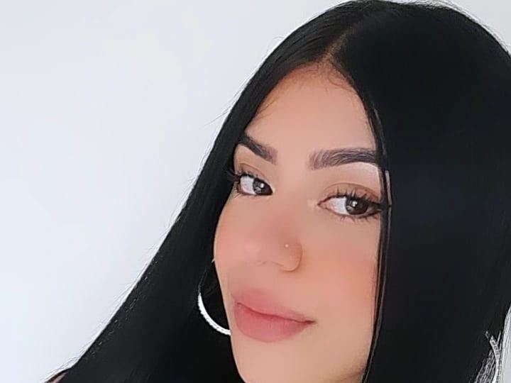 Image de profil du modèle de webcam CharloteCowell