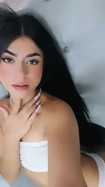 Performer CharloteCowell Photo 3