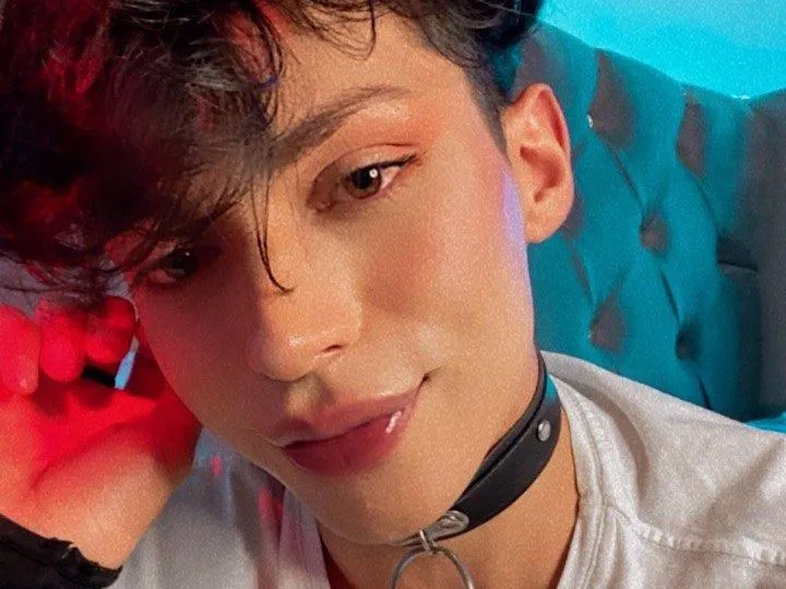 Charlyackerman18 profilbild på webbkameramodell