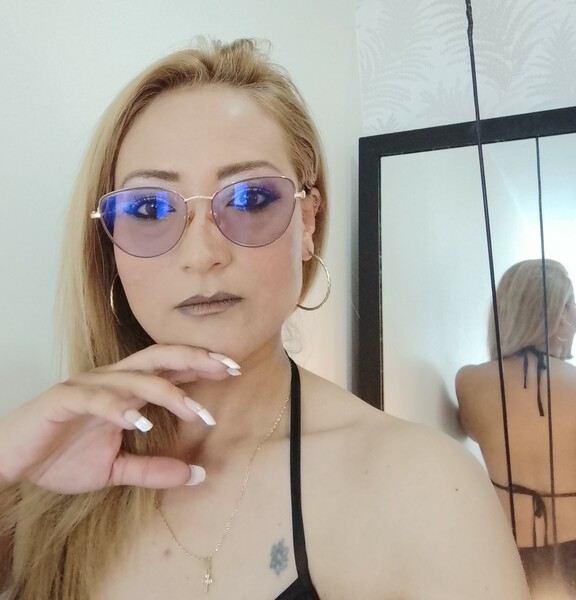 Performer CiindyCraw Photo 2