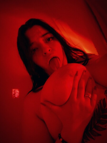 Interprete Anniieex Foto 2