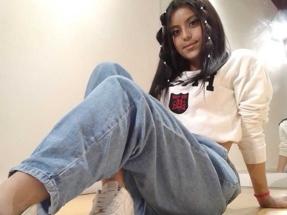 Bellakarter20 profielfoto van cam model