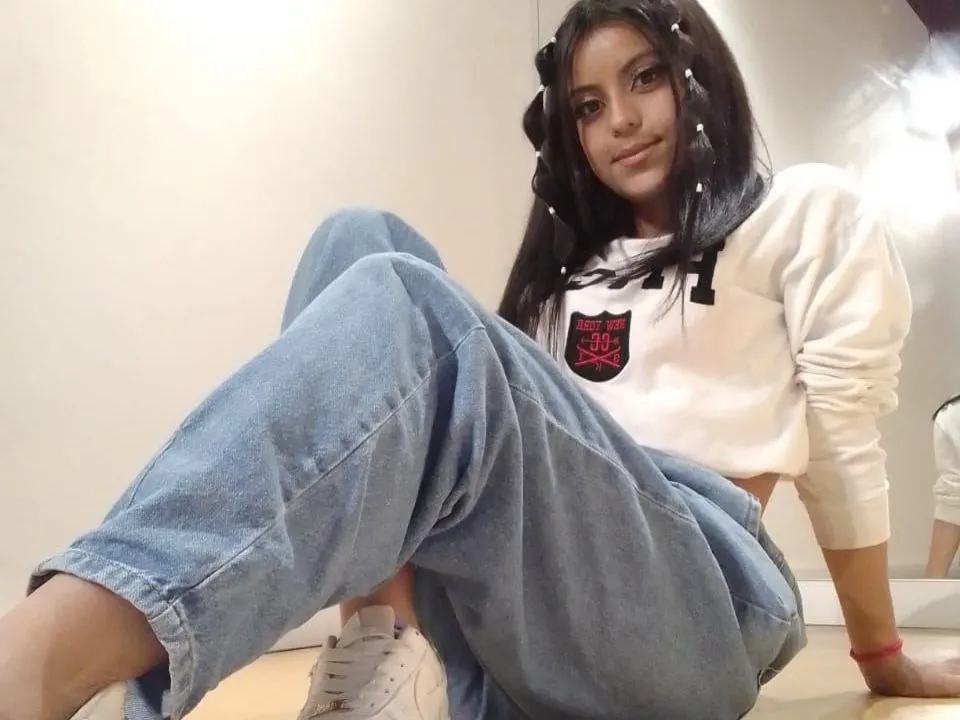 Bellakarter20 profilbild på webbkameramodell