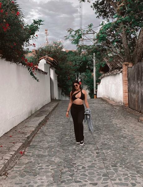 Performer MiaFarren Photo 11