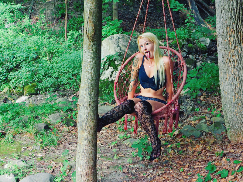 Performer NovaRae Photo 3