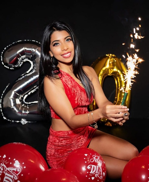 Artista BellaHaddid18 Foto 3