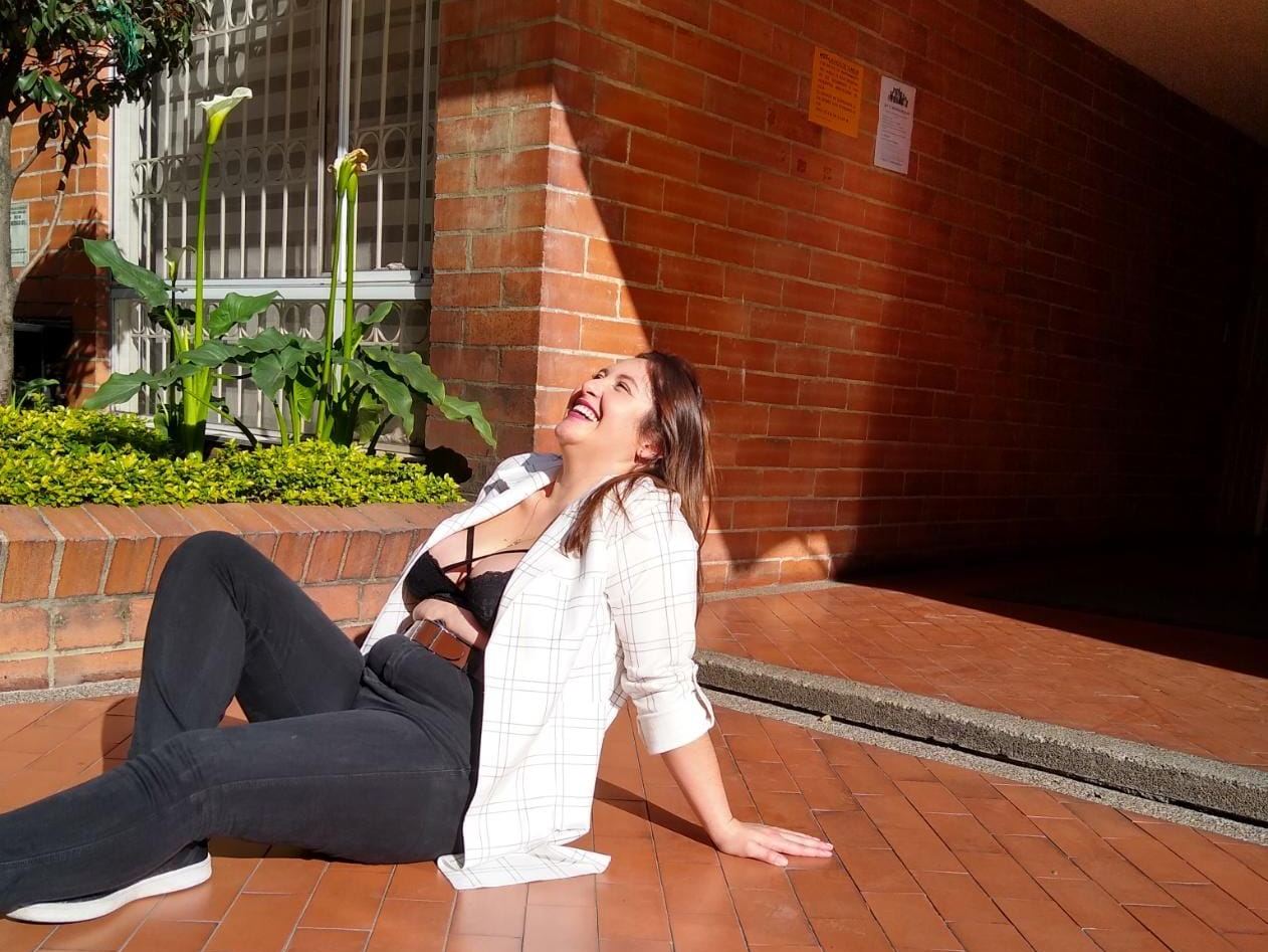 VictoriaHermosaLatina cam model profile picture