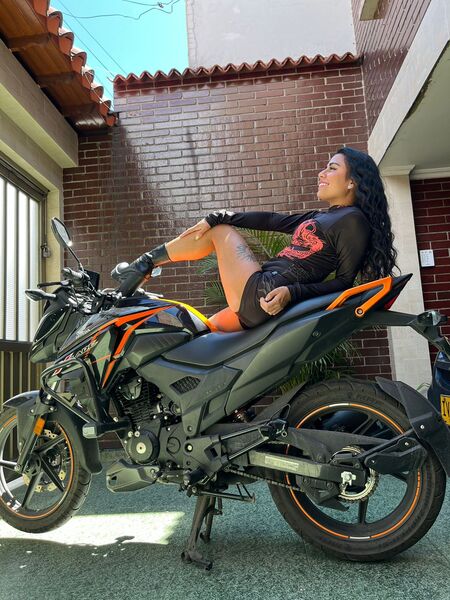 Artista IM18AMBER Foto 8