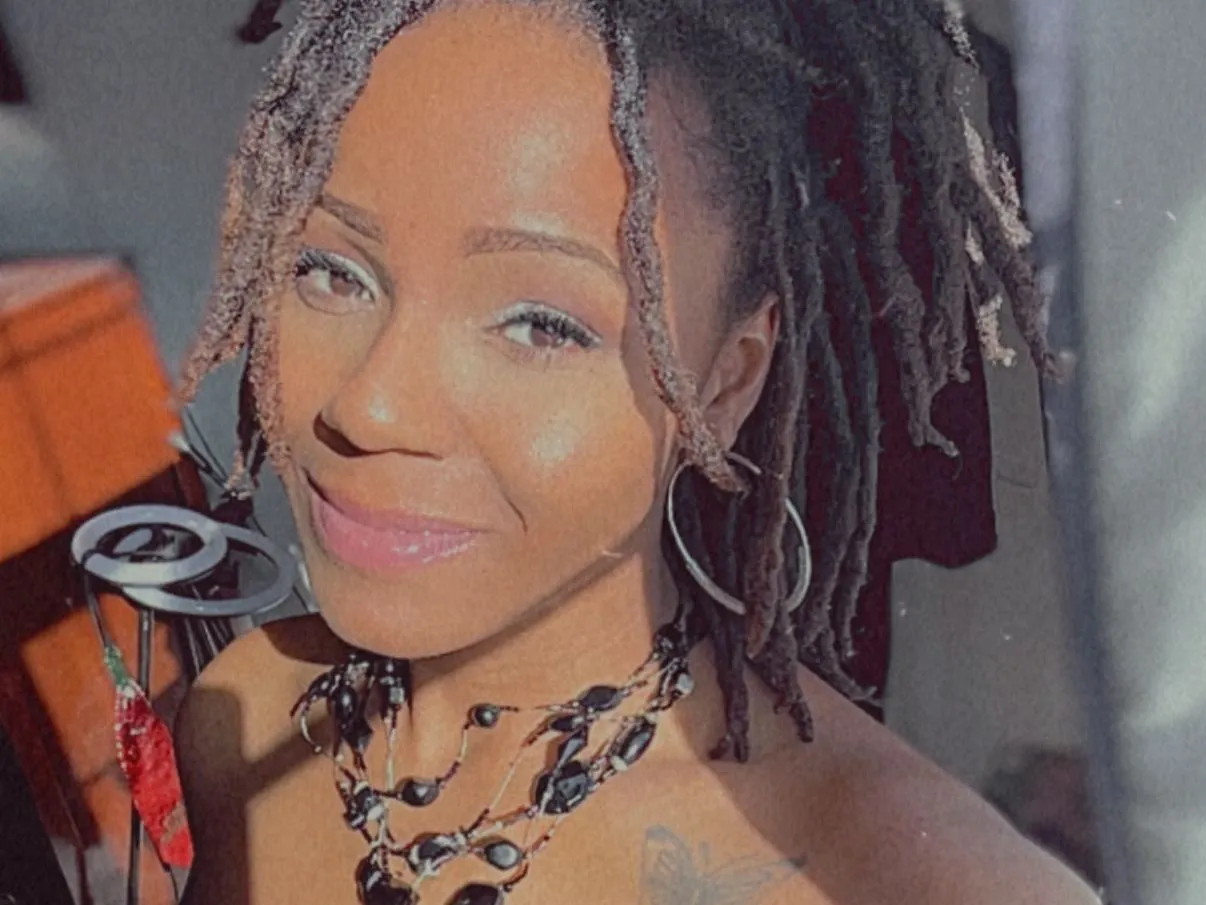 NiaWaterfalls cam model profile picture