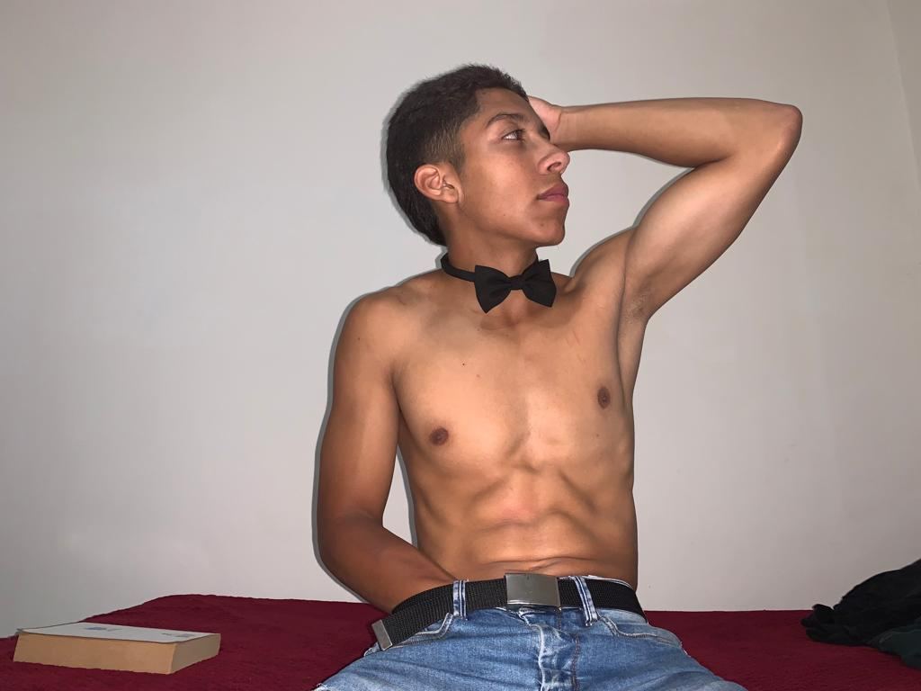 Foto de perfil de modelo de webcam de IsaacLopezz69 