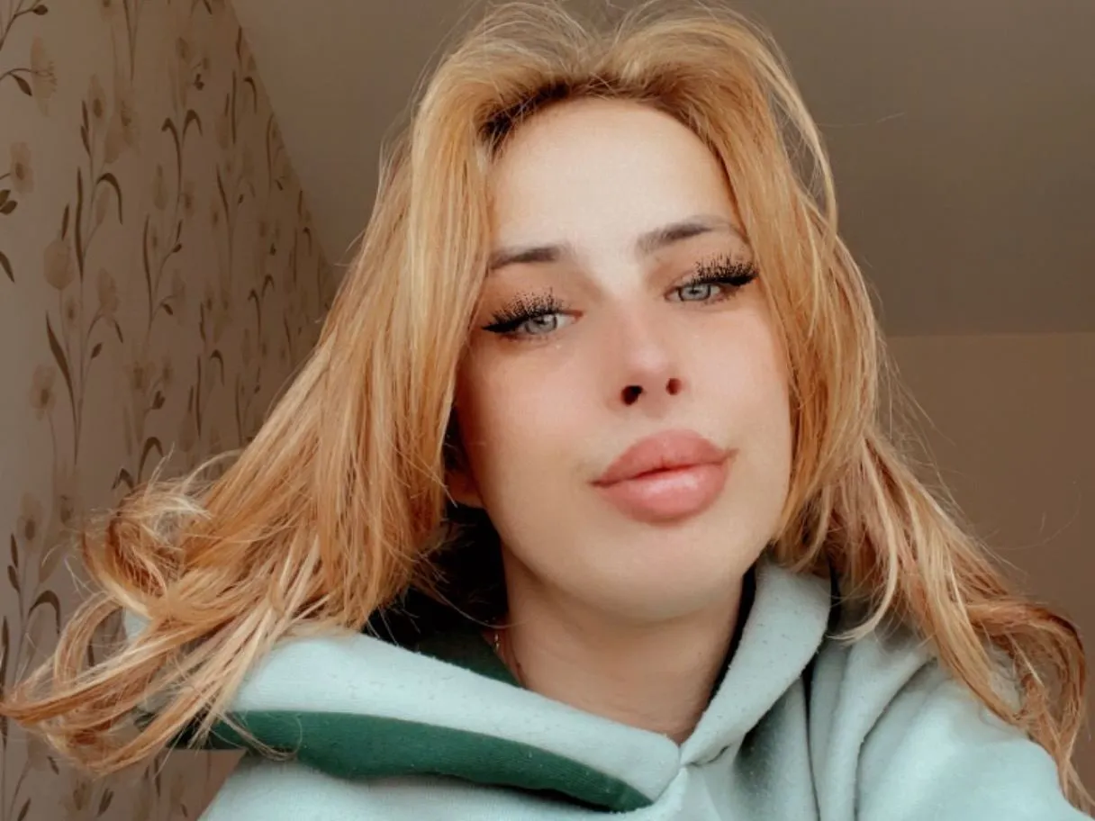 PeachyPaisley cam model profile picture