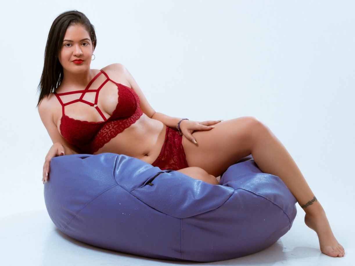 OrnellaGarcia cam model profile picture
