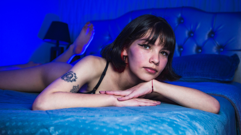 Artist NitzziAroused Foto 6