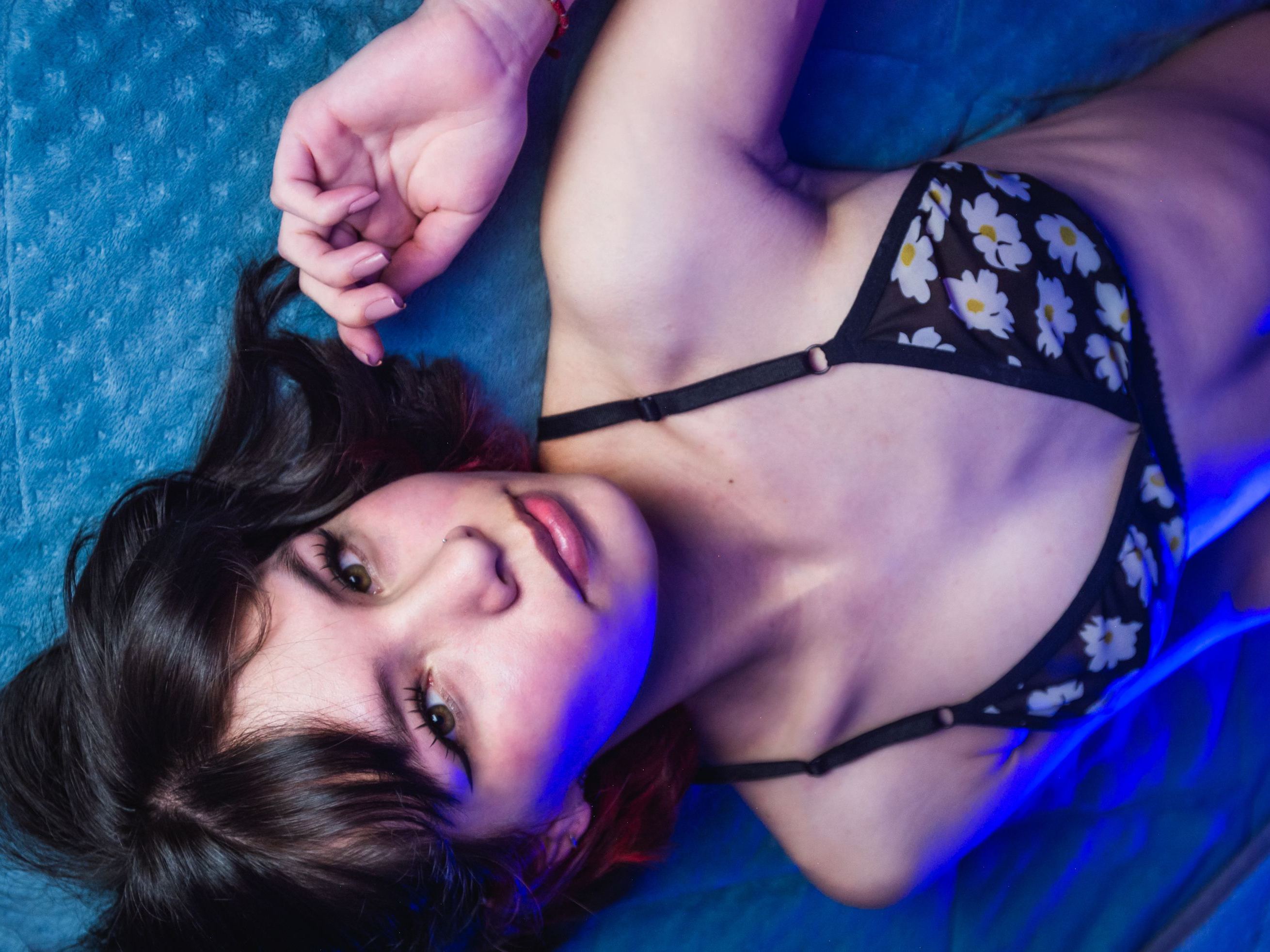Image de profil du modèle de webcam NitzziAroused