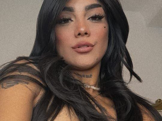 Trinaharper profielfoto van cam model