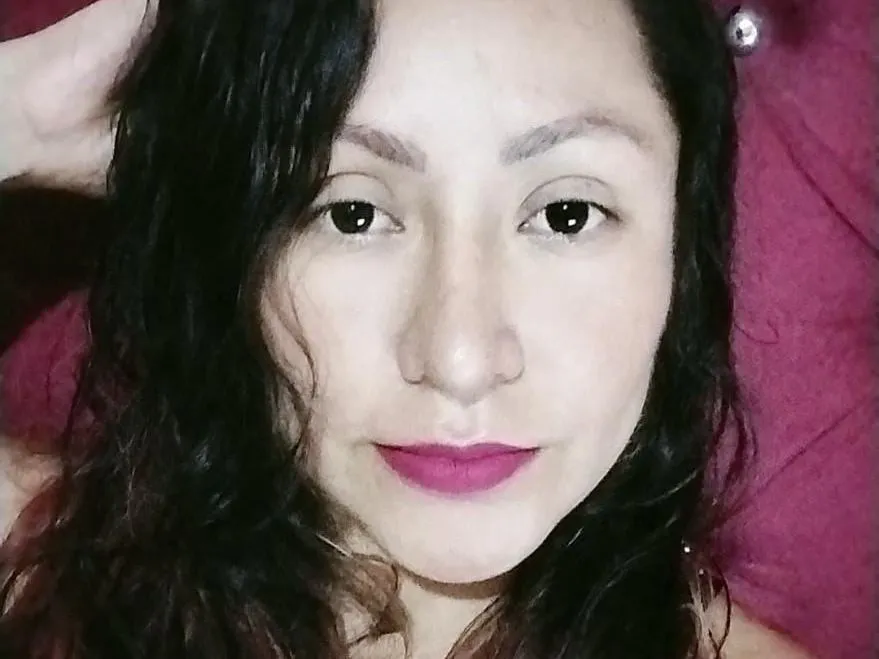 AngieLoveHappy profilbild på webbkameramodell