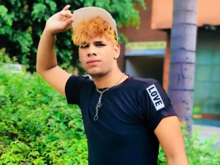 Imagen de perfil de modelo de cámara web de DamianDoll