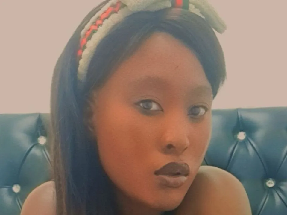 Imagen de perfil de modelo de cámara web de EXCLUSIVEZEEE