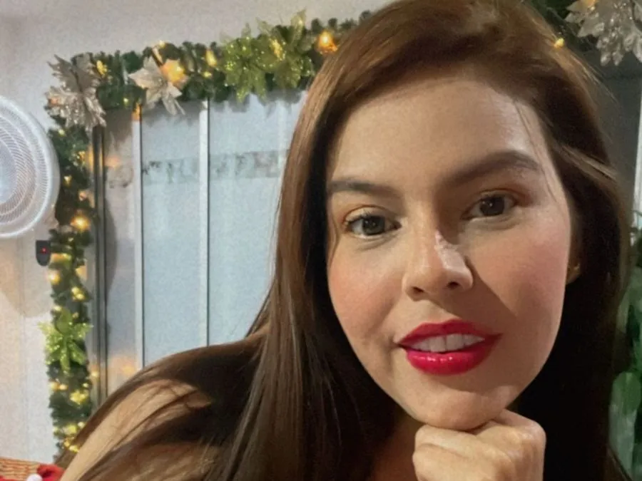 nahiaflowers profilbild på webbkameramodell