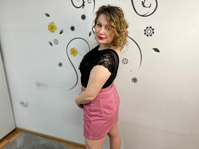 Performer MARIOLA Photo 1